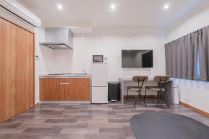 3-4階 難波駅の真横に位置するモダンアパートメント 2部屋利用 ベッド7台 お風呂2台 トイレ2台