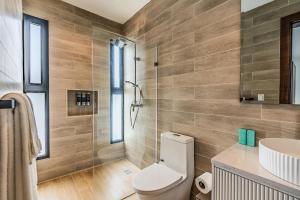 Luxury 6BR Golf Villa In Punta Cana - Infinity Pool, Golf & Beach Access, Maid & Concierge