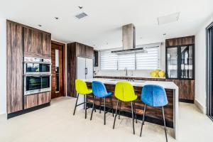 Luxury 6BR Golf Villa In Punta Cana - Infinity Pool, Golf & Beach Access, Maid & Concierge