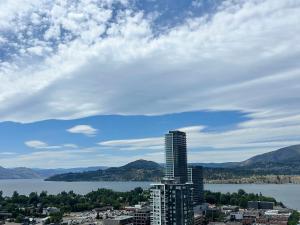 Million-Dollar View 2 bedroom entire flat with access to 34th floor lounge in Downtown Kelowna - Ubytování bez kategorie ve městě Kelowna