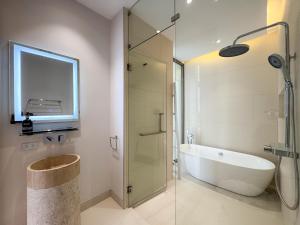 Sumptuous Duplex Pool Villa 3BR in Newly Built LuxPride 4 L12 Residence