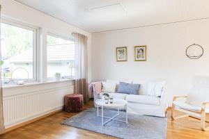 Stylish Family Retreat with Jacuzzi and Cinema