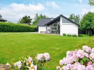 6 person holiday home in Struer-By Traum