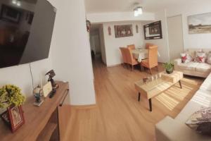 Bello departamento con cochera y excelente ubicación