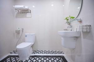 Fusion Westlake - High Furniture - Balcony Apartment