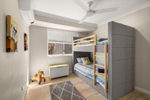 Modern Family Home, Saltwater Pool, Near Robina