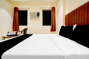 Collection O Ulhasnagar Railway Station Formerly Hotel Derby