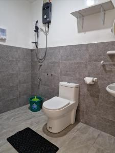 3 Bedrooms 2 storey House!