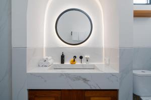 Villa Delia - Luxury 2BR Private Villa 400m from the Beach