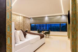 Accent Park Hotel Near Barclays Sec 62 Noida