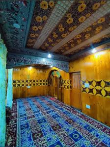 Raees Paying Guest House Naranag