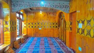 Raees Paying Guest House Naranag