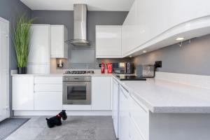 Crewe Apartment - Stylish 2 bedroom apt, Garden, Free parking, Edin City