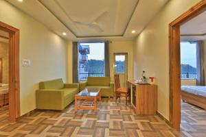 Hotel Pine Mountain View-Cheap Hotels Best Prices Guaranteed with Deals-Free Parking-cricket stadium 5 km