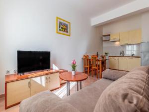 Apartment with Pool, Banjole