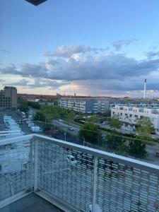 Bright 1-bedroom Apartment NearMetro & City Center