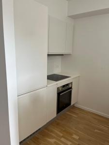 Bright 1-bedroom Apartment NearMetro & City Center