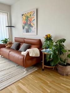 Bright 1-bedroom Apartment NearMetro & City Center