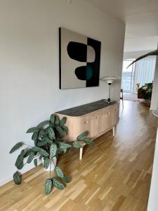 Bright 1-bedroom Apartment NearMetro & City Center