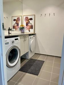 Bright 1-bedroom Apartment NearMetro & City Center