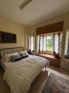 ANHAAZ Lakefront Retreat