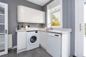 Crewe Apartment - Stylish 2 bedroom apt, Garden, Free parking, Edin City