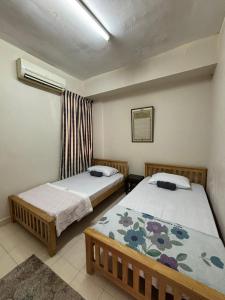 ANHAAZ Lakefront Retreat
