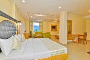 Marina Group of hotels Pine View Sudher- Best Prices Guaranteed with Deals- Free Parking-cricket stadium 5 km-Mountain View