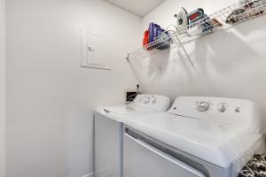 2 Br 2 Bath Waterfront Apt Walking To Beach