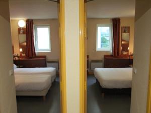 Hotels Adams Hotel : Deux Chambres Communicantes (1 Chambre Double et 1 Chambre Lits Jumeaux) 