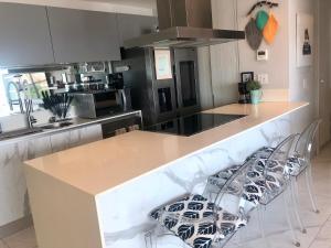 Luxurious Oceanfront condo with Unmatched Panoramic Views