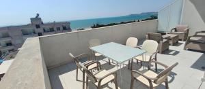 Penthouse dexception avec Rooftop vue mer et colline 3 chambres sur 2 étages 100m de la plage
