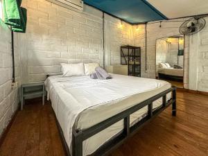 Central 1BR Mezzanine Loft with Shared Pool, Fitness and Private Kitchen in Canggu