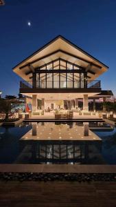 Studio Condo 3 mins to Mactan Airport with Pool and Gym