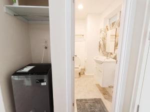 Studio Condo 3 mins to Mactan Airport with Pool and Gym