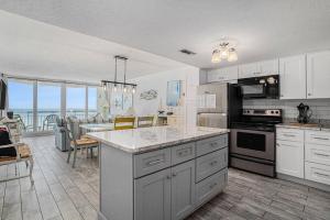 1402 Waters Edge Resort condo