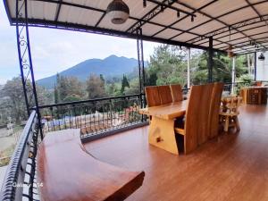 Villa Istana Bunga Lembang