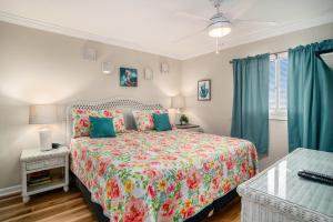 1405 Waters Edge Resort condo