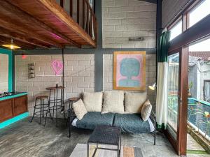 Central 1BR Mezzanine Loft with shared Pool, Fitness and private Kitchen in Canggu