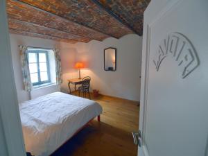 Gite with swimming pool situated in wonderful castle grounds in Gesves