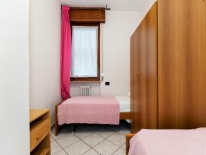 Holiday apartment near the lake, shared swimming pool
