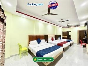 Hotel Premium LAXMIVILLAS ! Varanasi, Near Kashi Vishwanath Temple And Railway station, Fully Air conditioned & Spacious Room - Prime Location wifi- Lift and Room Service Facilities, BEST HOTEL IN VARANASI