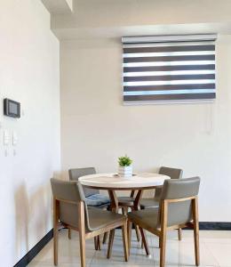 Studio with balcony in 8 Newtown Blvd