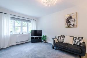 Long Term Stay 4 Bed 3 Bath & Parking Wrexham