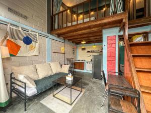 Central 1BR Mezzanine Loft with shared Pool, Fitness and Private Kitchen in Canggu