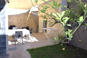 le antiche mura -casa con giardino