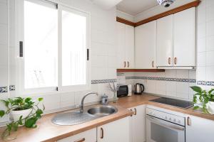 Central Top-Floor Apartment near Cathedral with Private Terrace - 3A