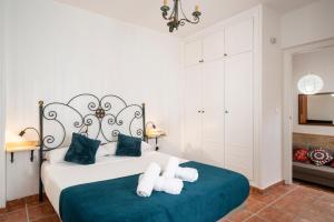 Central Top-Floor Apartment near Cathedral with Private Terrace - 3A