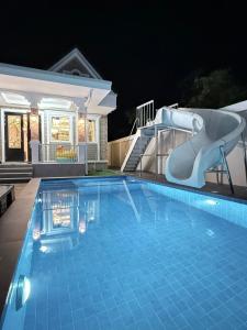 Pool Villa Pattaya 3BR Slide Karaoke