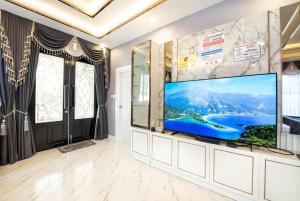 Pool Villa Pattaya 3BR Slide Karaoke